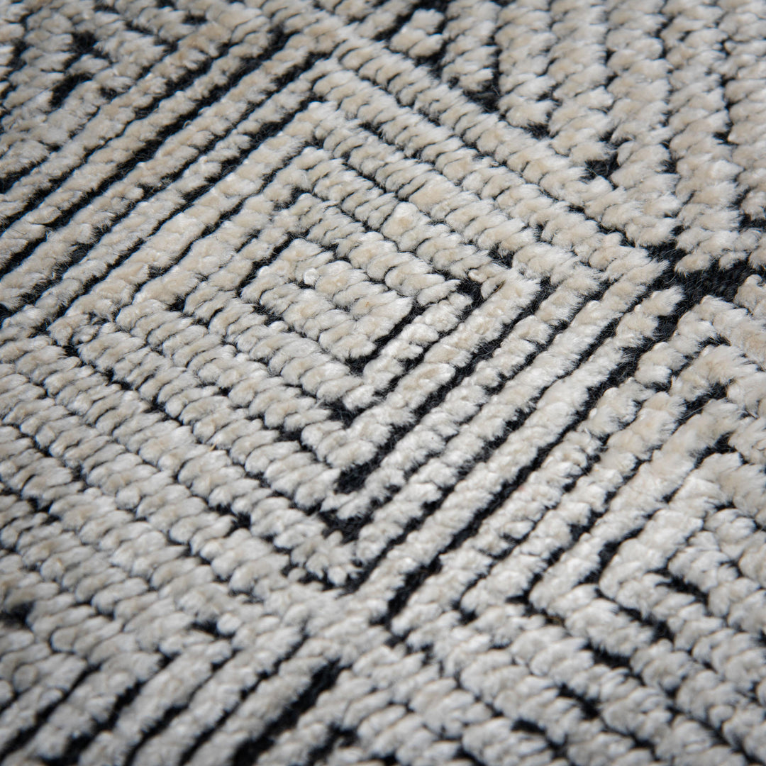 RNC665 Rizzy Home Radiance