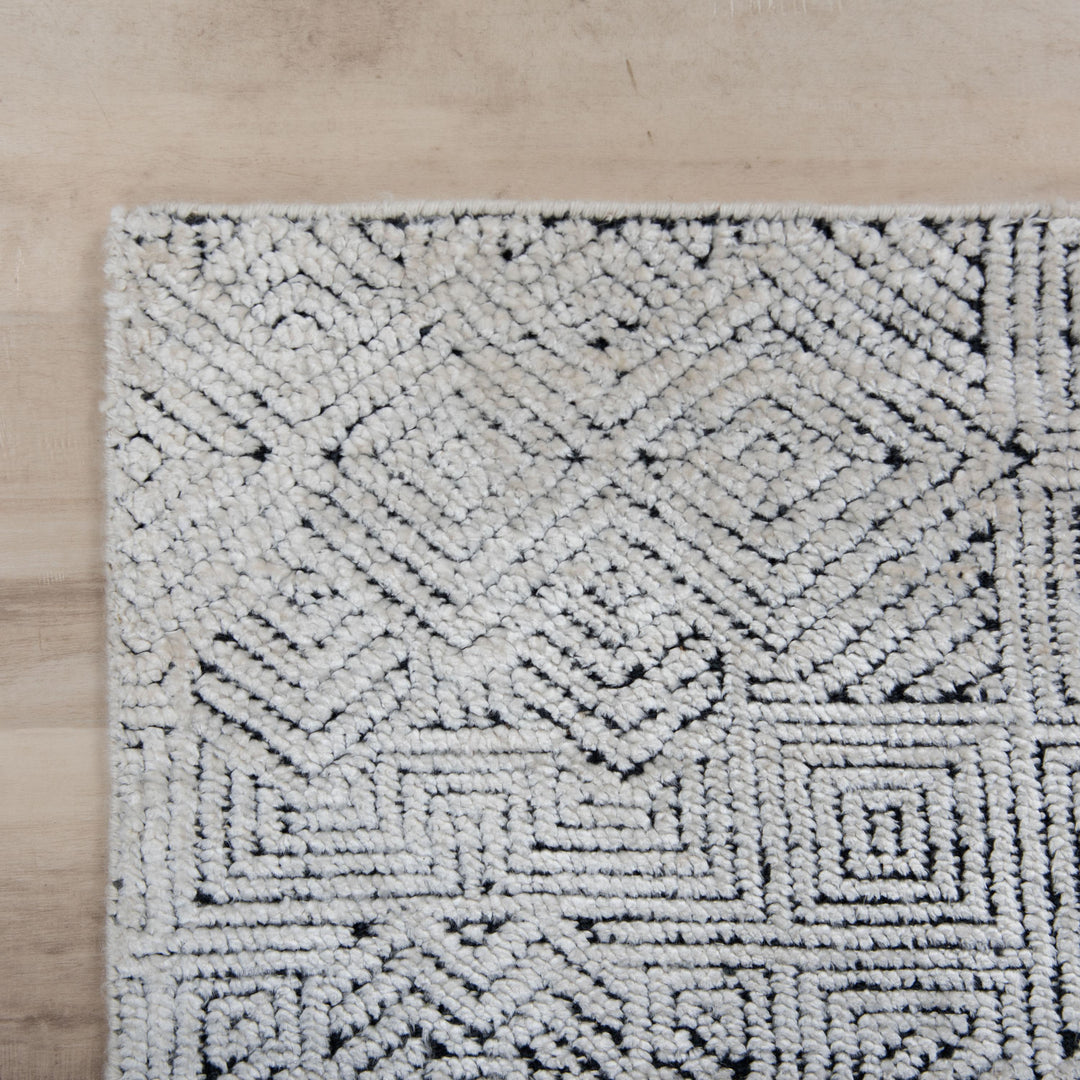 RNC665 Rizzy Home Radiance