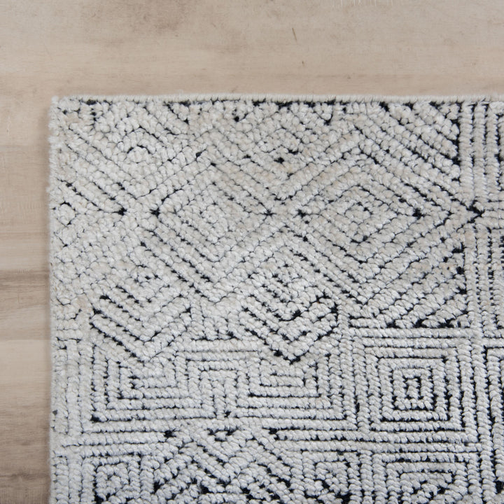 RNC665 Rizzy Home Radiance